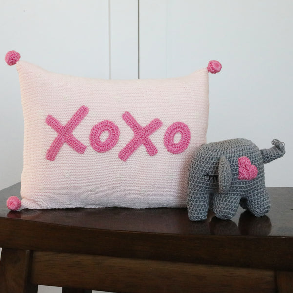 XOXO Mini Pillow, pink